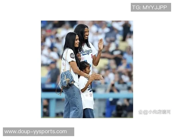 未随湖人去客场！詹姆斯携妻留洛城观战道奇竞赛 科比妻女也在场